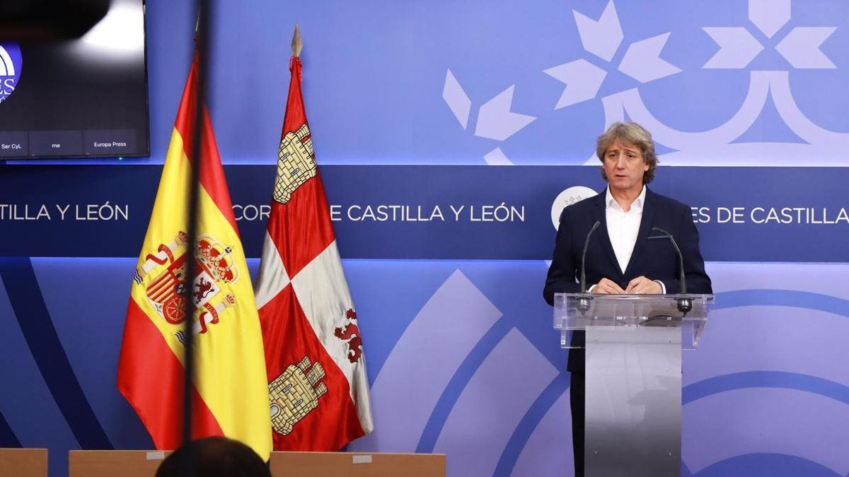 El PSOE de Castilla y León llama "ilegal" a Mañueco por tratar de incumplir con la redistribución de menores