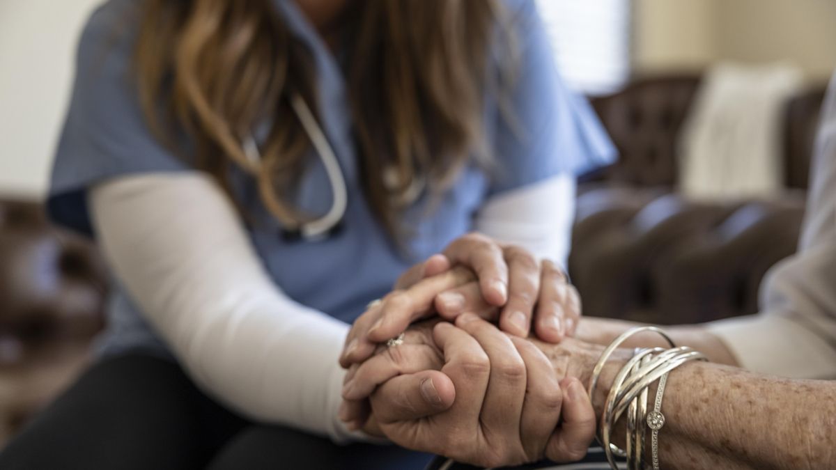Enfermería paliativa: cómo la maestría de cuidar es clave para la calidad de vida