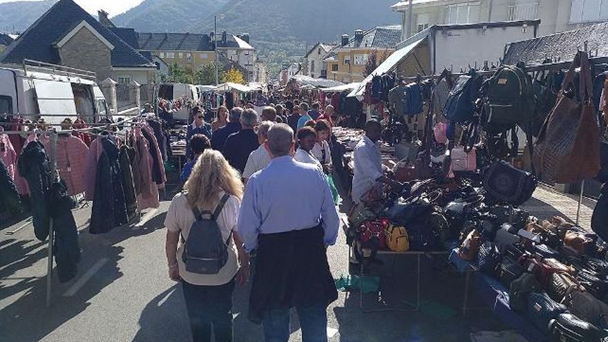 La 'Feriona' marca el comienzo de las ferias de invierno en Villablino.