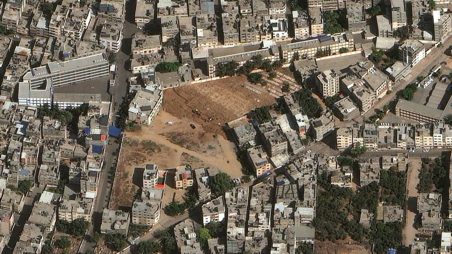 Ampliación de un cementerio en la calle Marzouq, en Gaza.