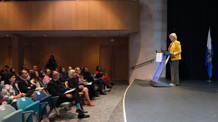 Los consejeros de Educación y Formación Profesional, Marina Lombó, y de Sanidad, Raúl Pesquera, participan en la apertura del ciclo de Formación 'Salud mental y bienestar emocional en el ámbito educativo'