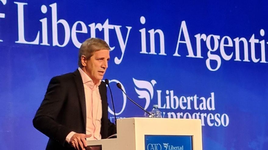 Para Caputo, "a Argentina no la para nadie” y vaticinó un triunfo de LLA en las legislativas de 2025 "por 60% o 70%"