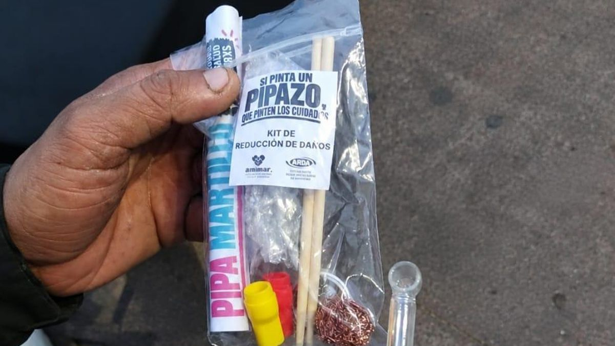 Ante el aumento del consumo, repartieron kit de elementos para reducir daños producidos por el crack.