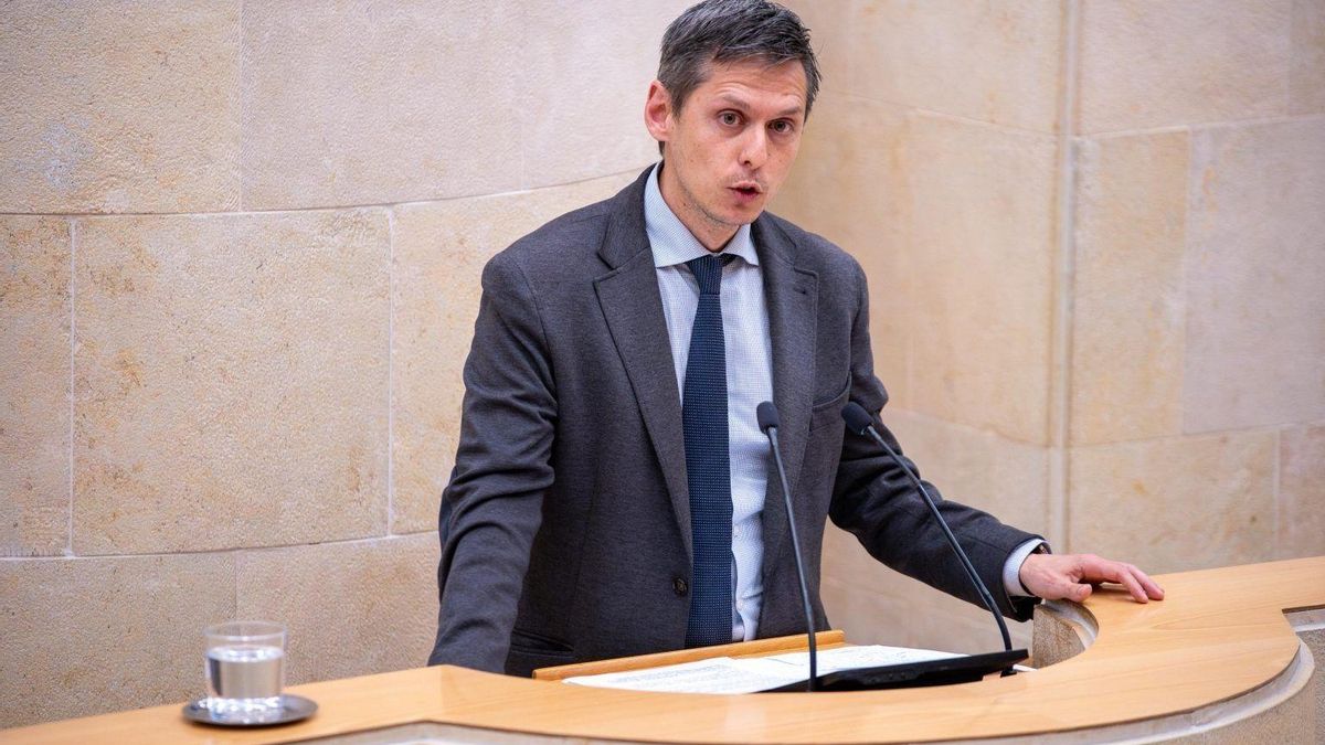 El portavoz parlamentario del PSOE, Mario Iglesias.