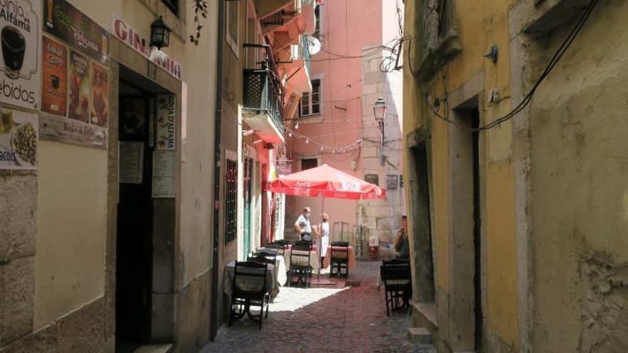 Los brotes de coronavirus en Lisboa interrumpen el optimismo en Portugal