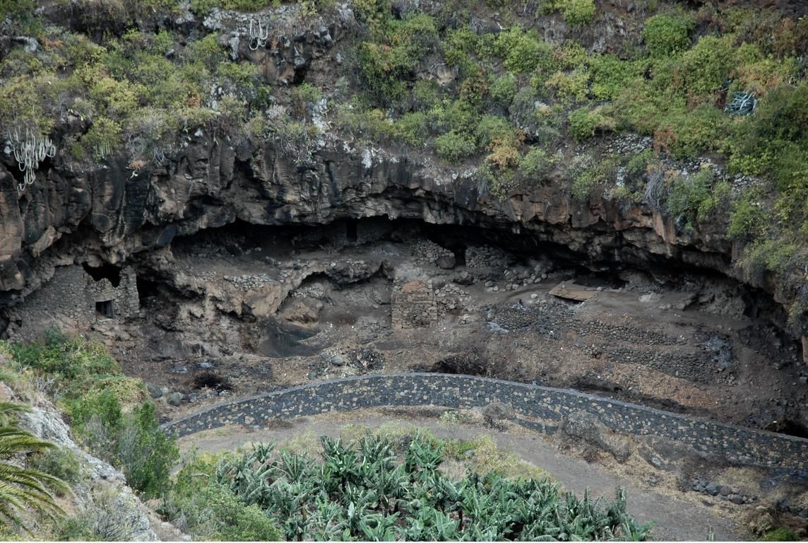 Cueva del Tendal (Barranco de San Juan (Los Galguitos. San Andrés y Sauces) (Foto Pedro Riberol-MAB).