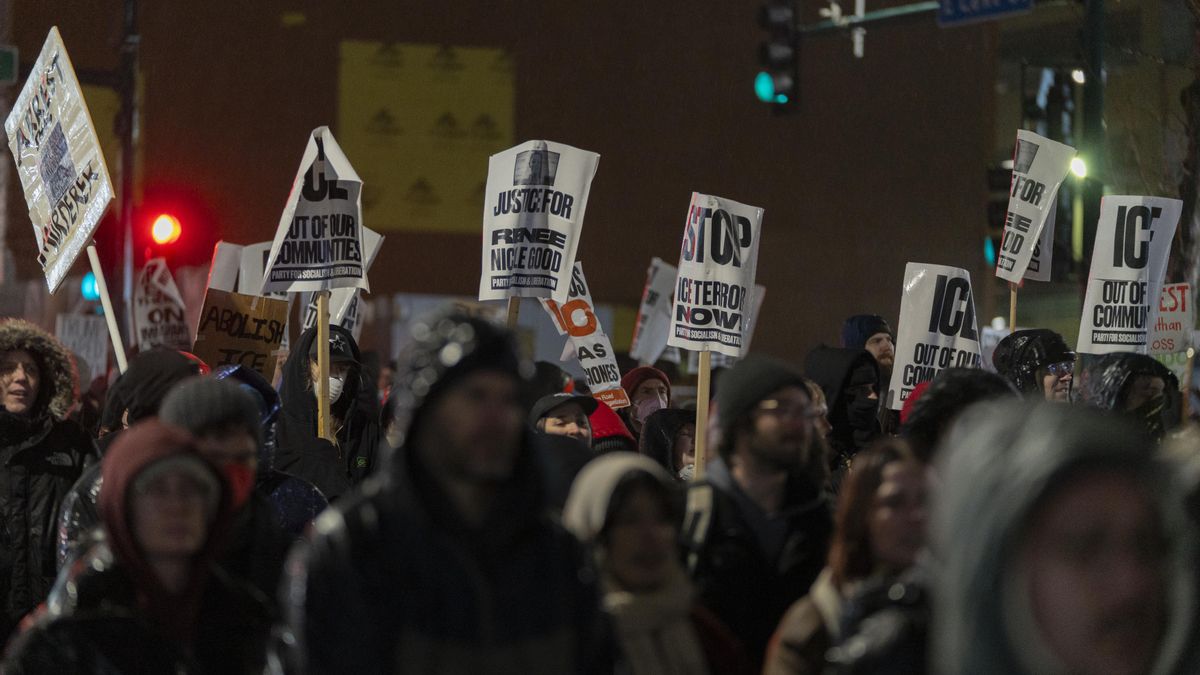 La esposa de la víctima del ICE en Mineápolis: "Nosotras teníamos silbatos. Ellos, armas"