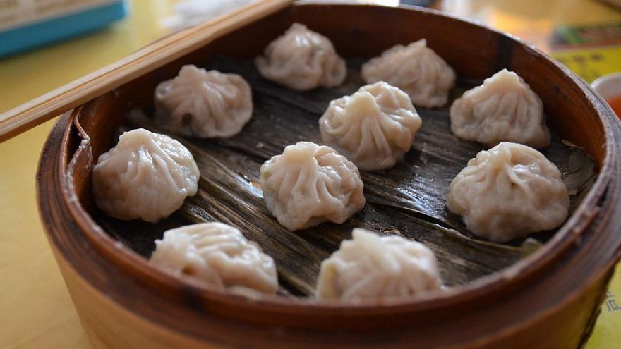 Historia y receta del famoso xiao long bao, las “gyozas” que en realidad son un saquito redondo