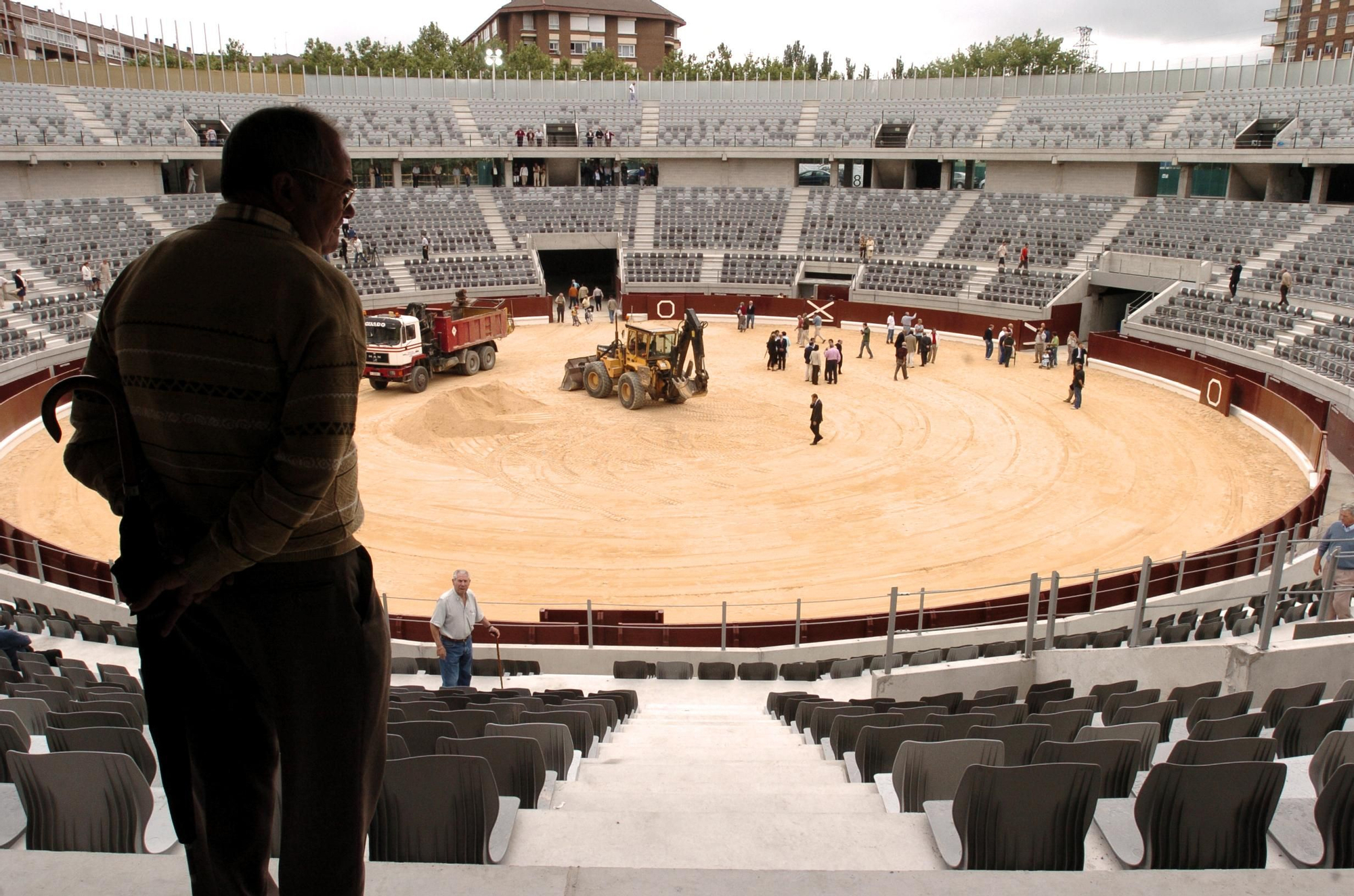 Últimas obras de la nueva plaza de toros, Iradier Arena, en 2006