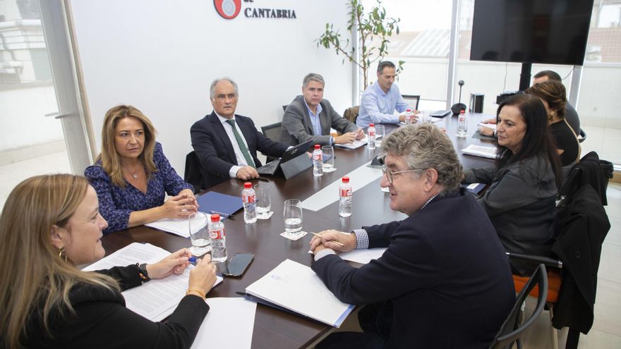 La consejera de Presidencia, Justicia, Seguridad y Simplificación Administrativa, Isabel Urrutia, preside el grupo de trabajo de la justicia gratuita.