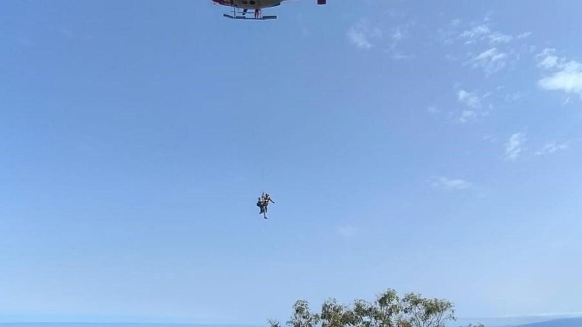 Momento del rescate de los excursionistas en Anaga.
