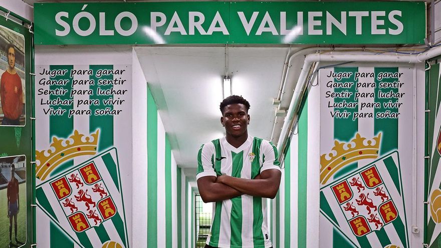 Marvel apuntala la defensa del Córdoba CF