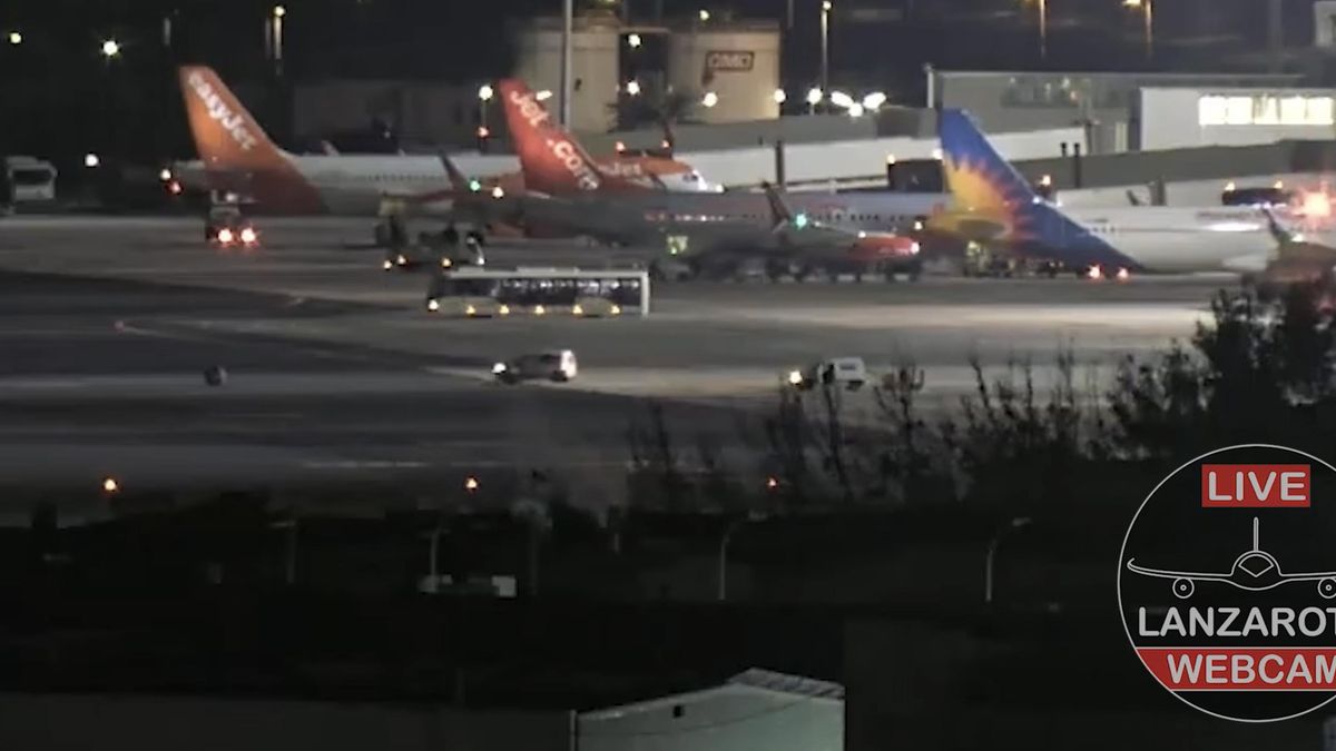 Suceso de "película de humor": la rueda de un avión recorre sin control parte de la pista del aeropuerto de Lanzarote