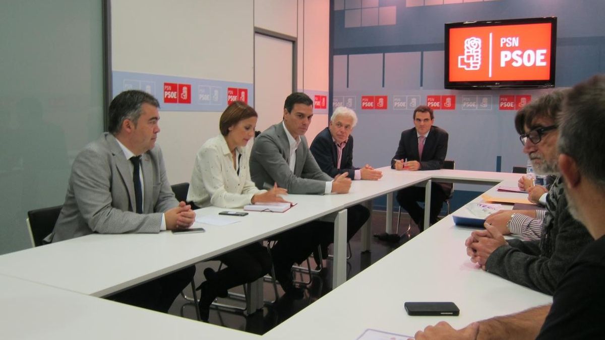 Pedro Sánchez se reúne en Pamplona con representantes del comité de empresa de Volkswagen Navarra