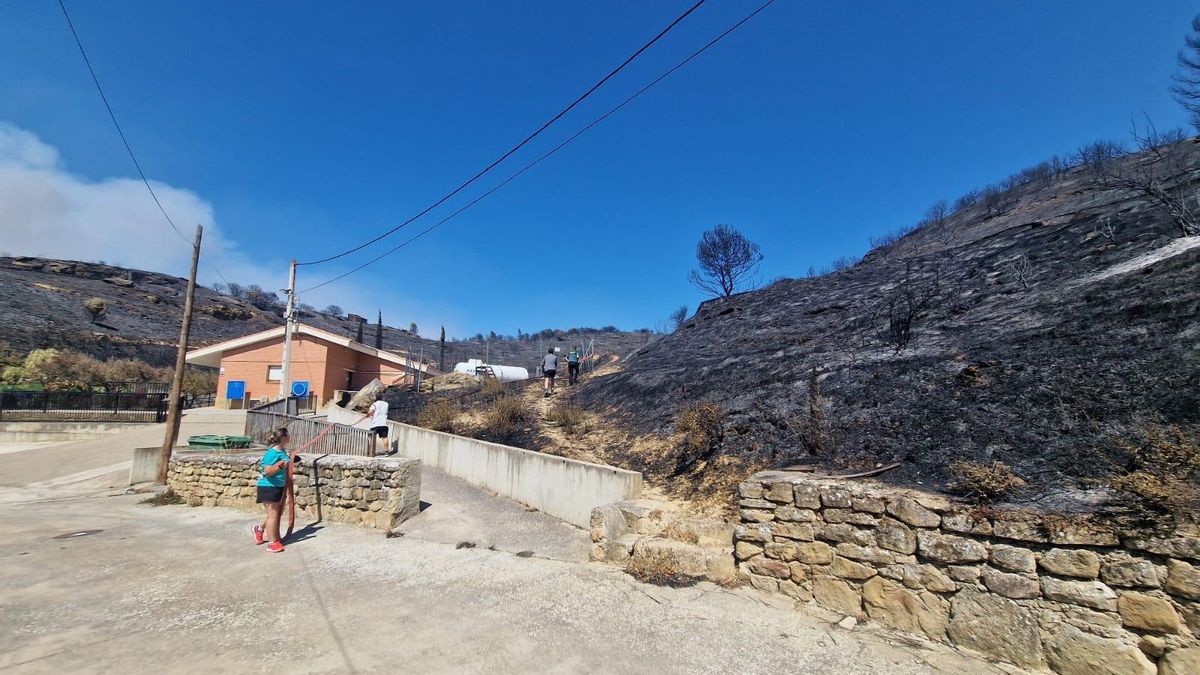 El fuego ha llegado hasta al lado de las casas