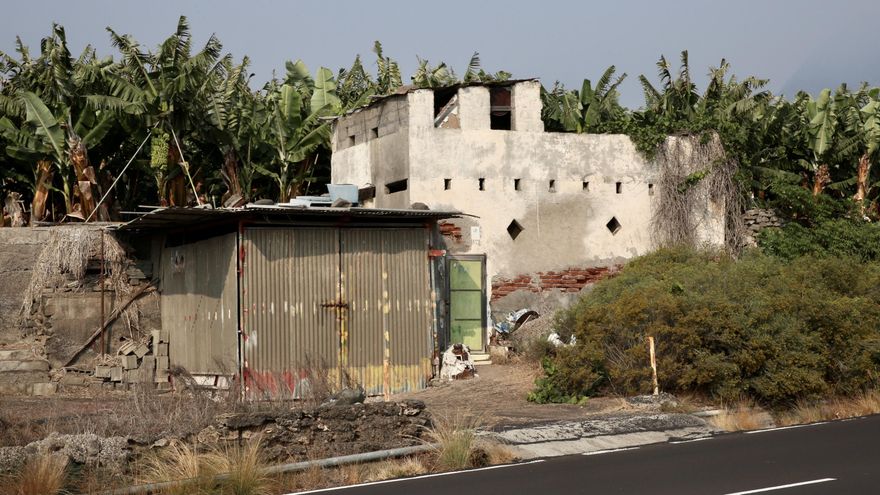 Cuando la lava comenzó a destruir viviendas, La Palma recordó cuál es su gran déficit urbanístico (que no es vivir bajo volcanes)