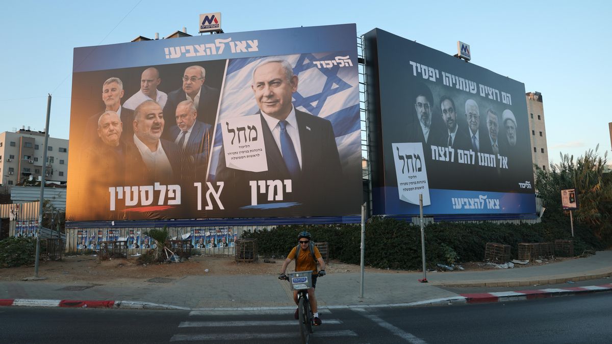 Valla publicitaria del primer ministro israelí Benjamin Netanyahu.