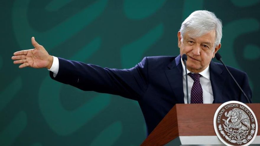 López Obrador anuncia depuración de nómina magisterial en el estado de Michoacán