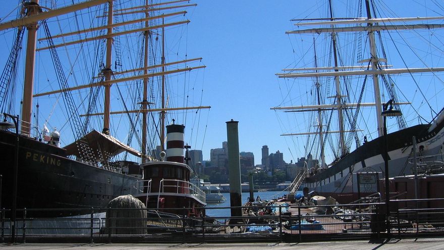 Mástiles históricos en South Street Seaport.