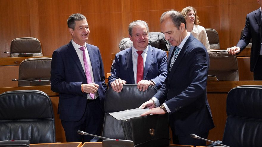 El PSOE aragonés pide la dimisión de Bancalero y el consejero responde: "Un militar nunca da un paso atrás"