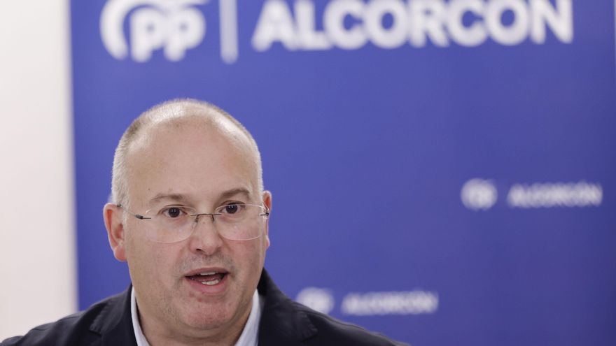 El secretario general del PP, Miguel Tellado, durante la rueda de prensa que ha ofrecido este viernes en Alcorcón (Madrid).