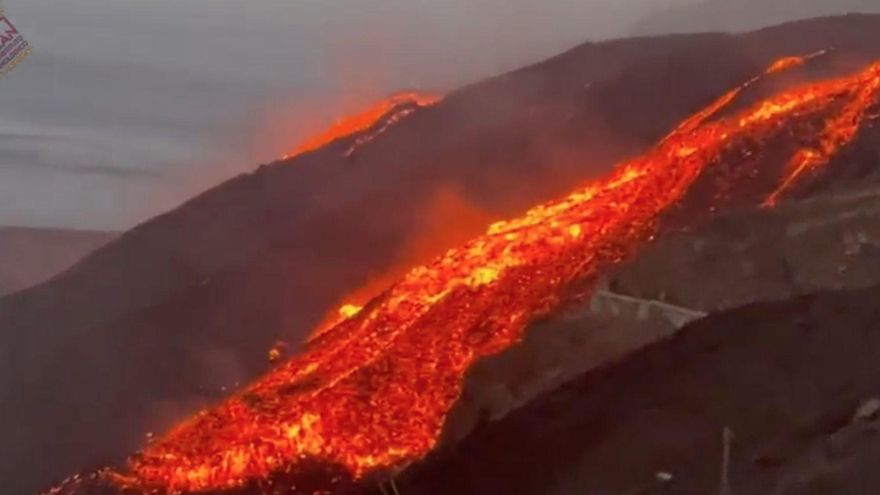 VÍDEO | Derrame de lava sobre la fajana en La Palma