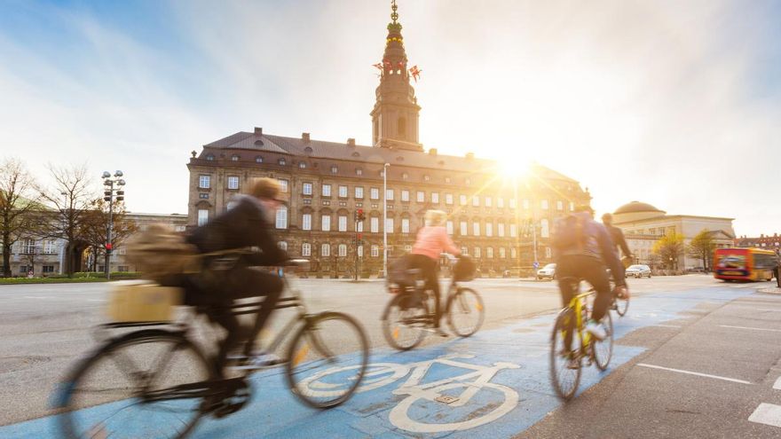 Seguir el modelo de Copenhague y apostar por la bicicleta reduciría las emisiones y ahorraría millones de euros al año