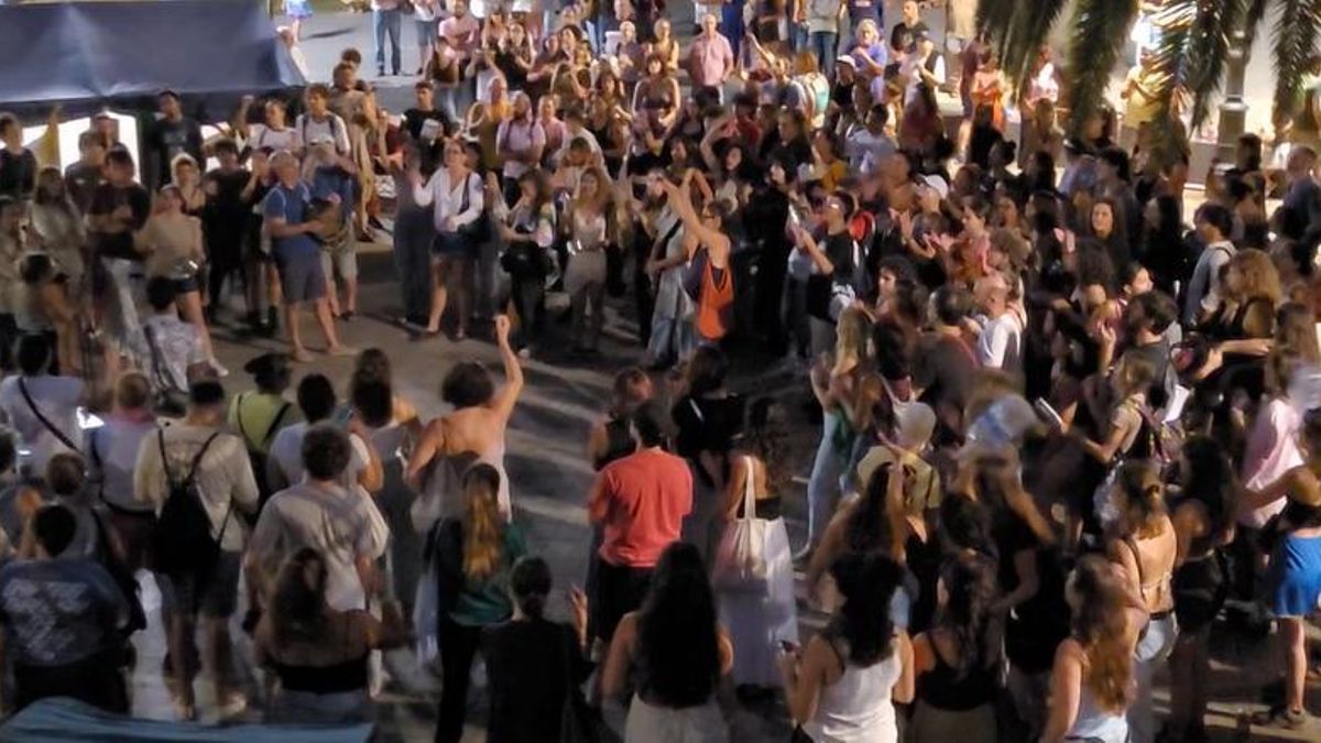 Multitudinaria cacerolada en Gran Canaria por el derecho a la vivienda