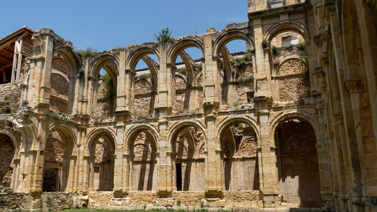 Claustro de Santa María de Rioseco.
