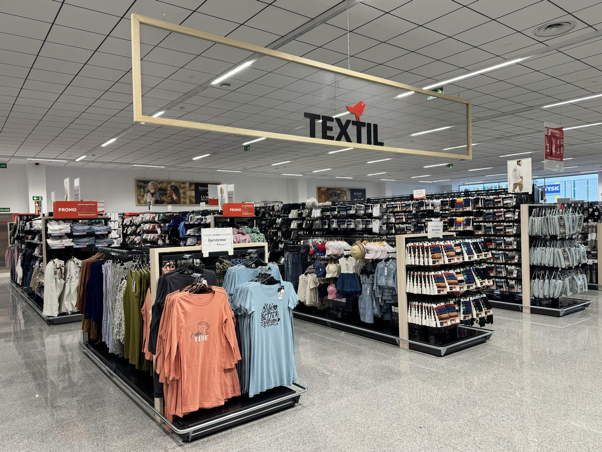 Parte de la sección textil del nuevo hipermercado franquiciado de Alcampo en Illescas.