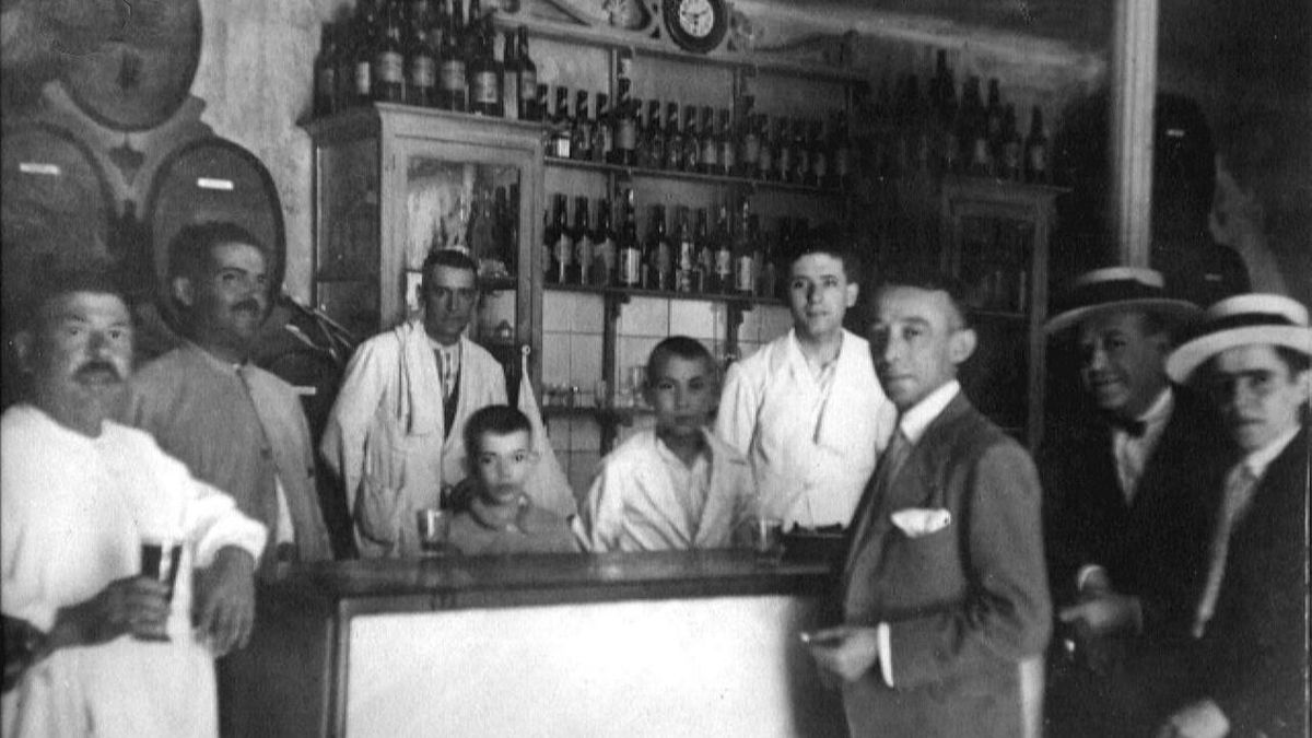 Este taberna de solera fue fundada en 1888 y ostenta el título de ser la más antigua de la ciudad