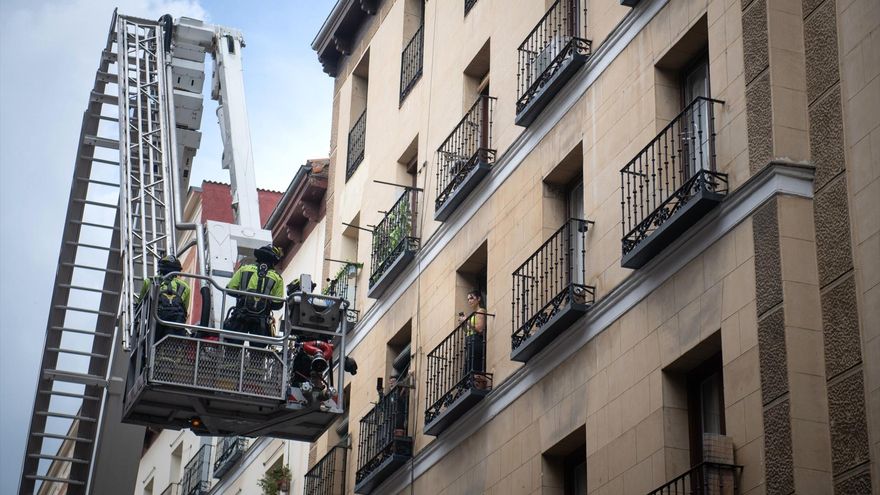 ¿Puede un bombero o un policía ser 'objetor de conciencia' en desahucios como el de Maricarmen?
