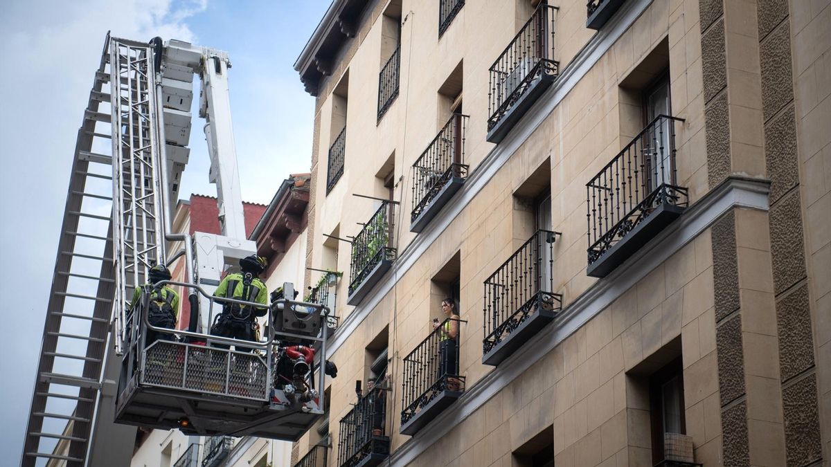 ¿Puede un bombero o un policía ser 'objetor de conciencia' en desahucios como el de Maricarmen?