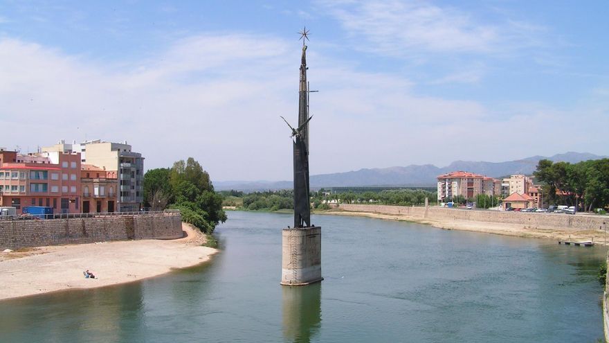 La deconstrucción de los símbolos franquistas: a medio camino entre la ausencia y la presencia