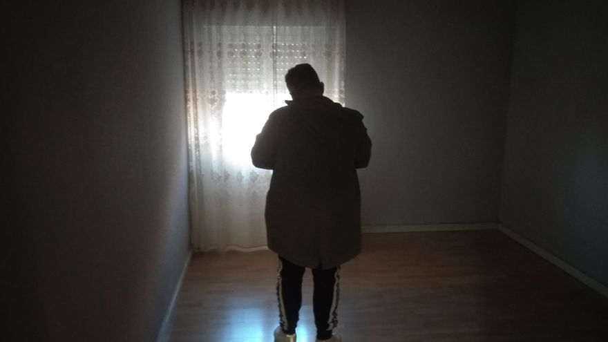 José, el hijo de José Manuel y María, en la casa donde nació.