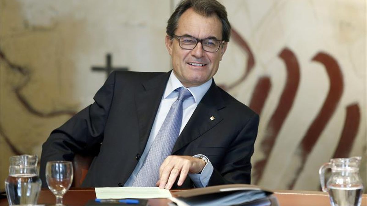 Artur Mas se reúne en Palau Robert con los partidos proconsulta.