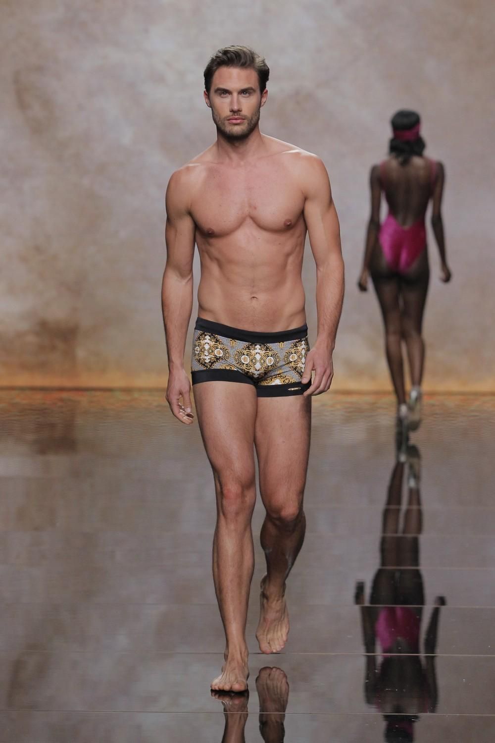 La firma Aguas Azules en la pasarela de nuevos talentos.