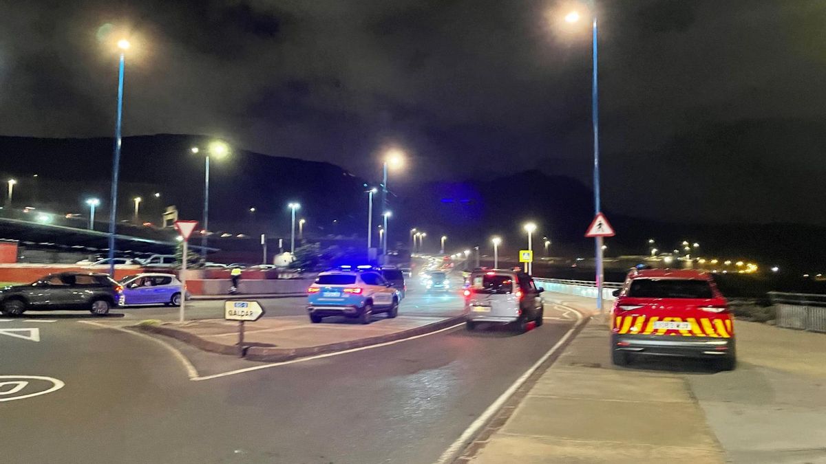 Despliegue policial en el entorno del centro comercial Las Arenas.