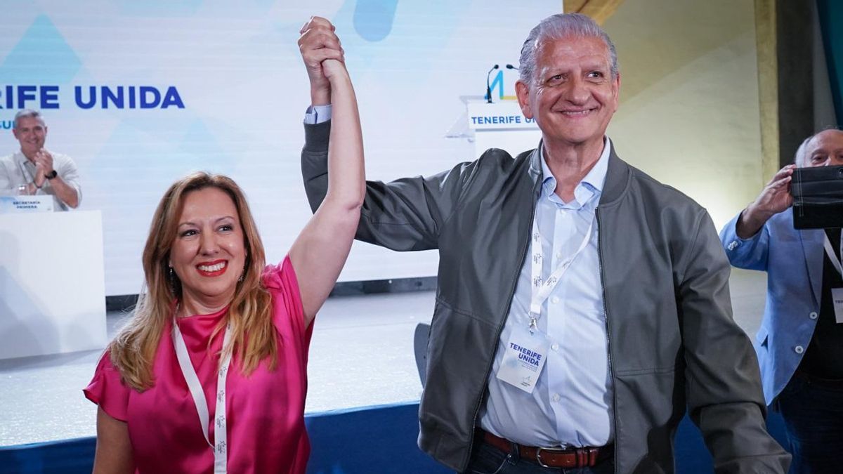 El reelegido secretario general insular de CC de Tenerife, Francisco Linares, junto a la presidenta del Cabildo, Rosa Dávila, que ha sido de nuevo la secretaria de Organización.