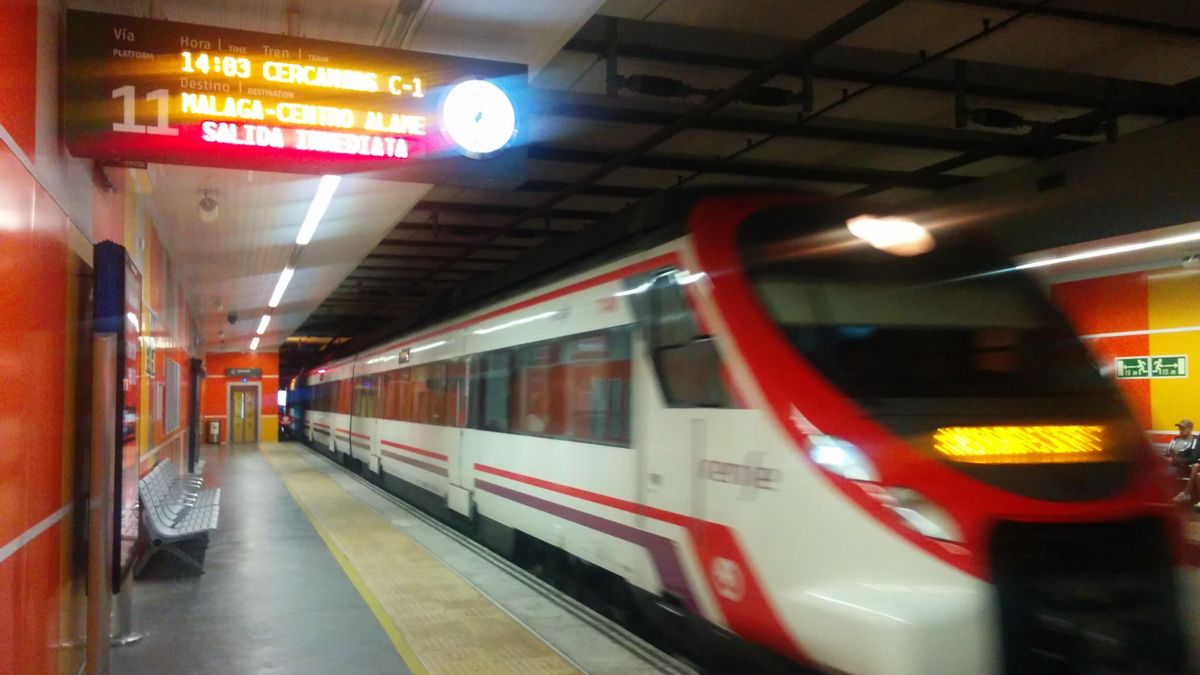 Archivo - Málaga.- Suspensión de la circulación de Cercanías esta tarde para desarrollar trabajos tras descarrilar un tren vacío