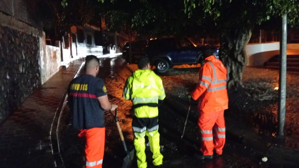 Operativo de emergencia  de Los Llanos de Aridane durante la borrasca Claudia.