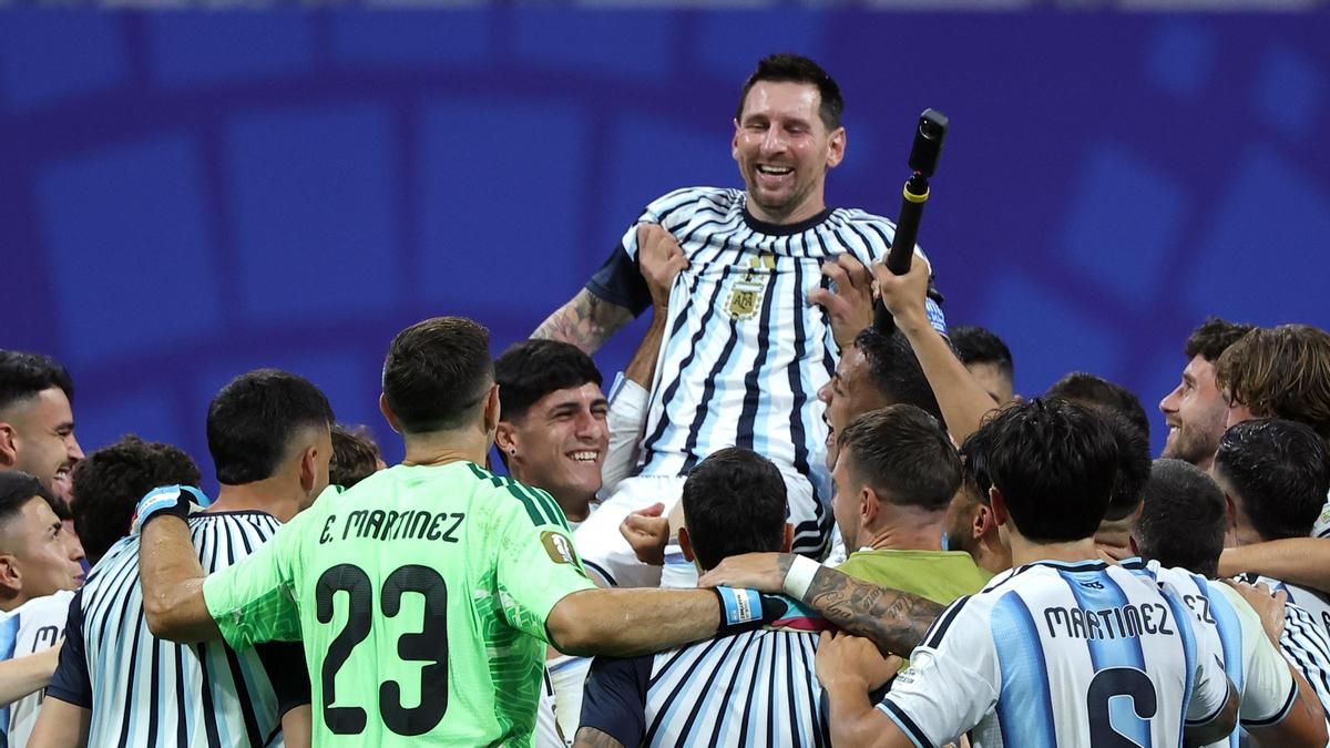 Un Messi 'renacido' salva a Argentina con una remontada épica