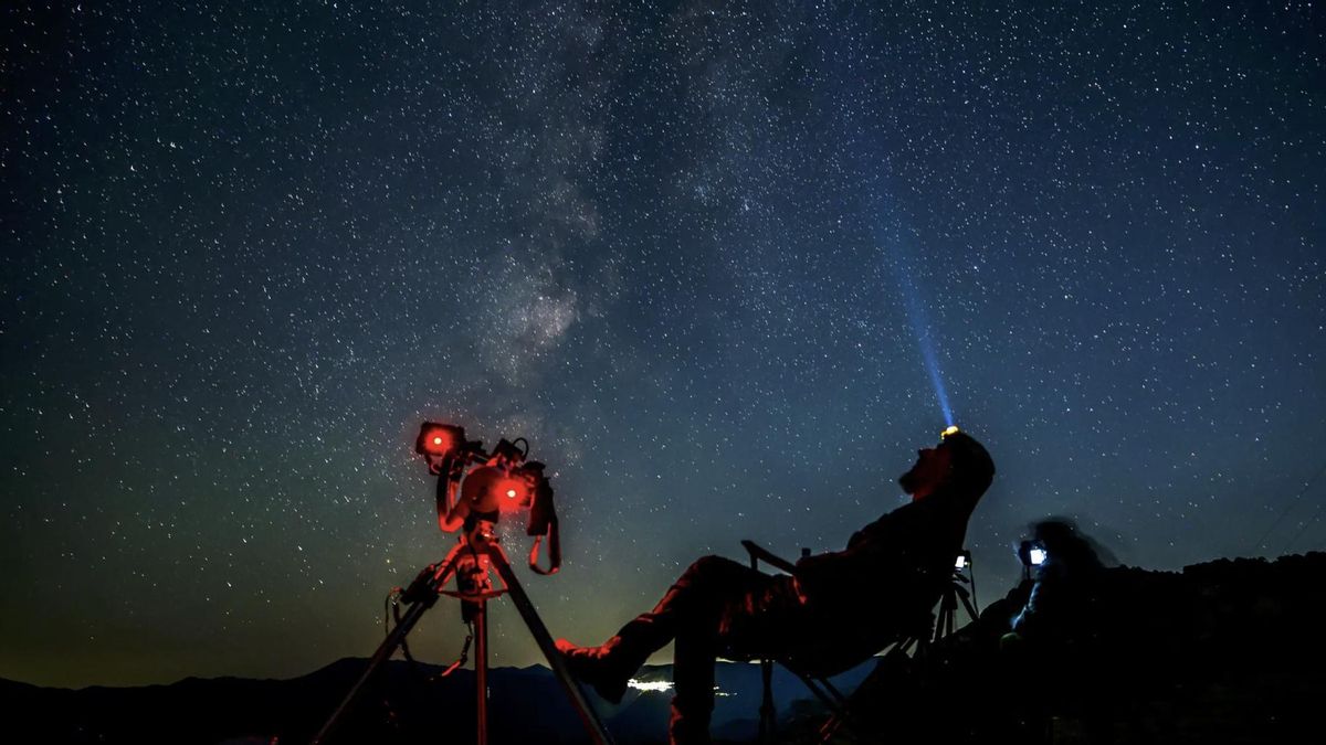 El truco para ver las perseidas en Canarias: el día exacto en que la Luna se apagará por completo