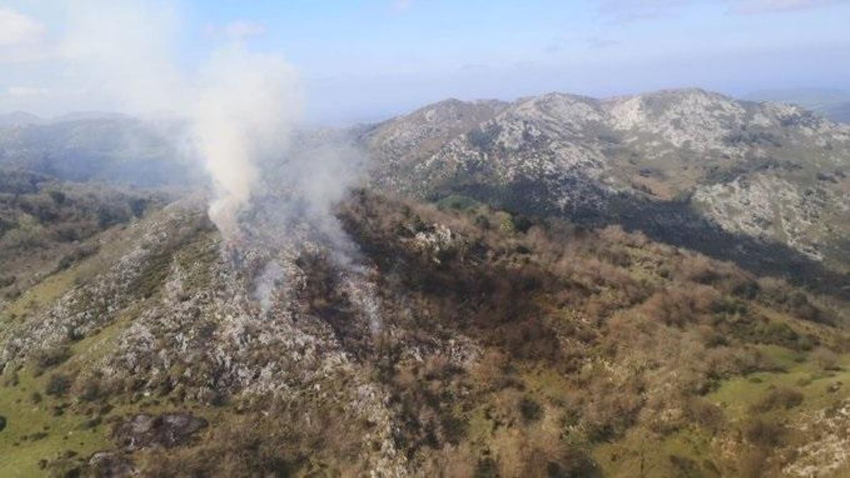 Archivo - Incendio forestal en Cantabria.- Archivo