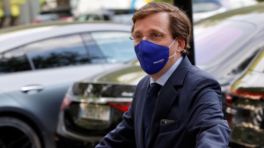 El alcalde de Madrid y portavoz nacional del PP, José Luis Martínez-Almeida, a su llegada este martes al Hotel Mandarin Oriental Ritz, donde la candidata del PP a la Presidencia de la Comunidad de Madrid, Isabel Díaz Ayuso, participa en encuentro NEF Online del Círculo de Confianza, organizado por Nueva Economía. EFE/Zipi
