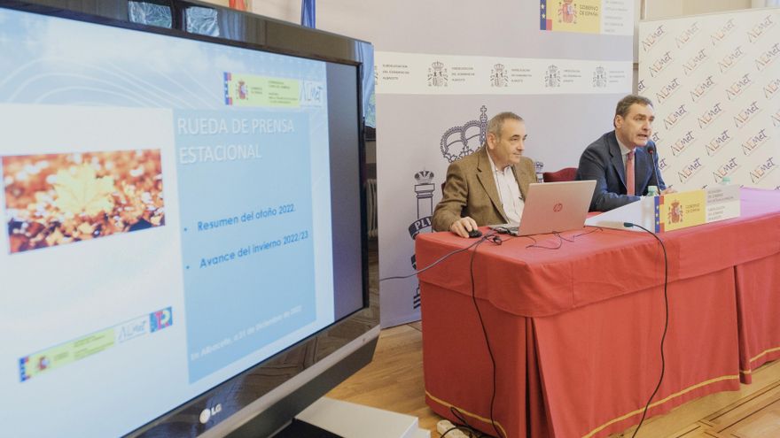 El delegado del Gobierno en C-LM, Francisco Tierraseca, y el director territorial de Aemet en Castilla-La Mancha, Marcelino Rojo