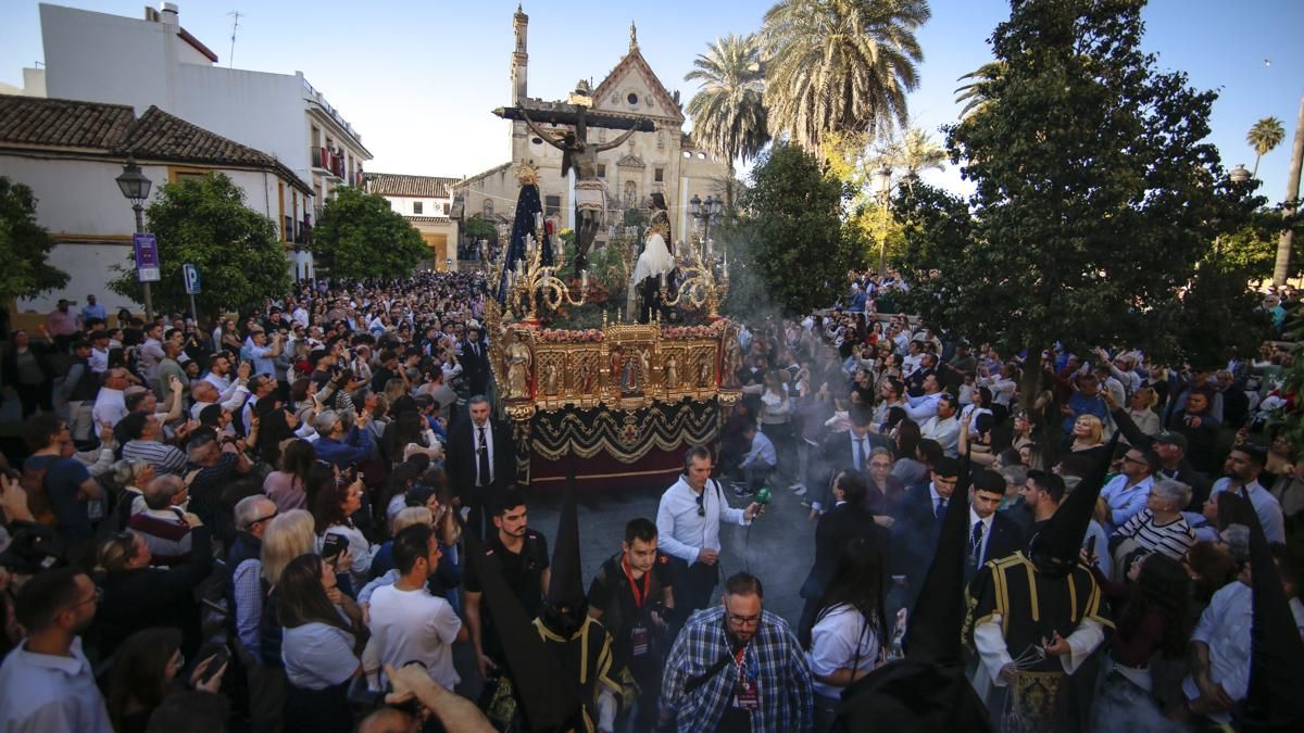 Una componente de la banda de Cristo de Gracia, herida tras un golpe mientras tocaba en plena procesión