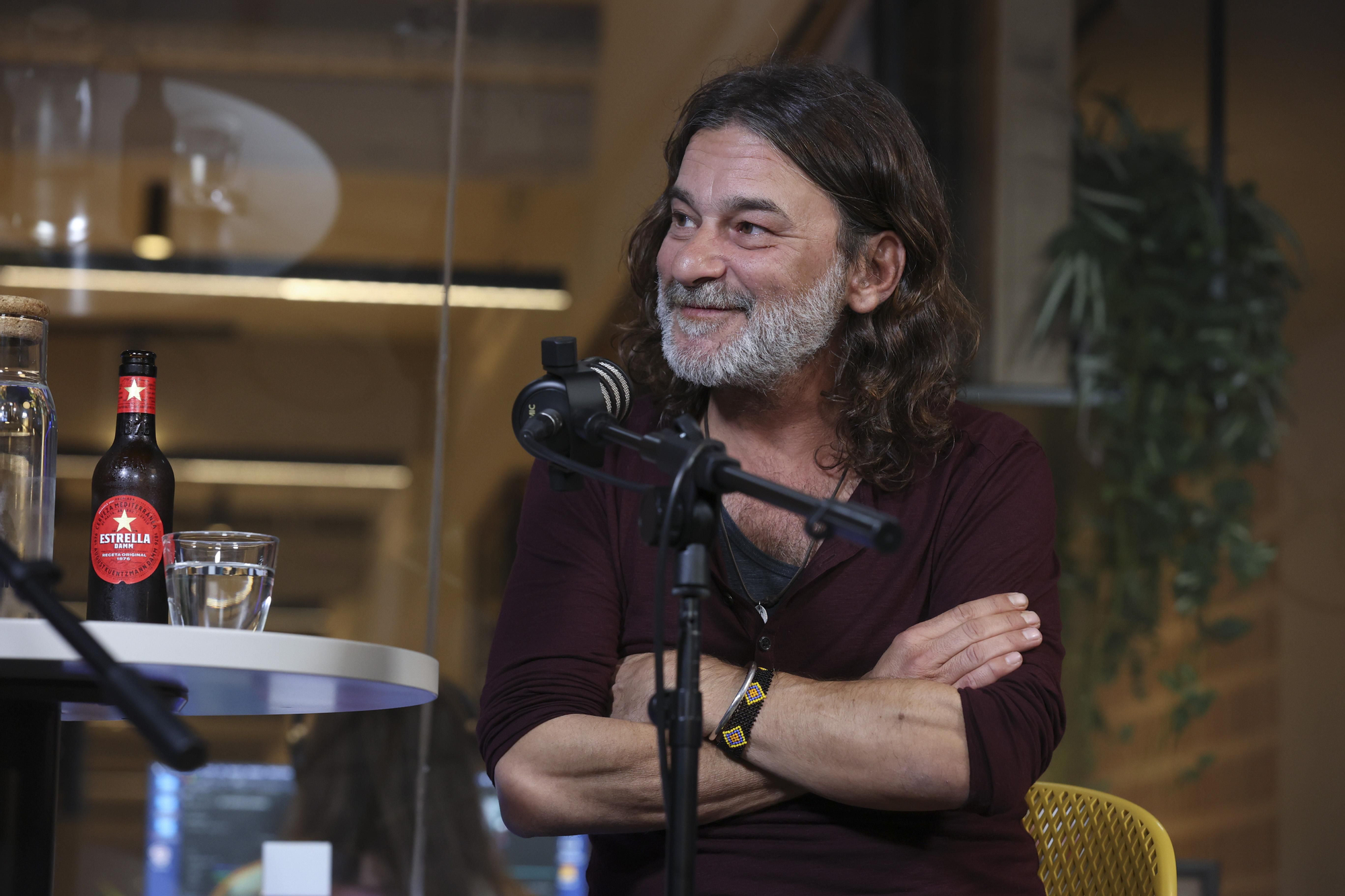 Quique González en la redacción de elDiario.es