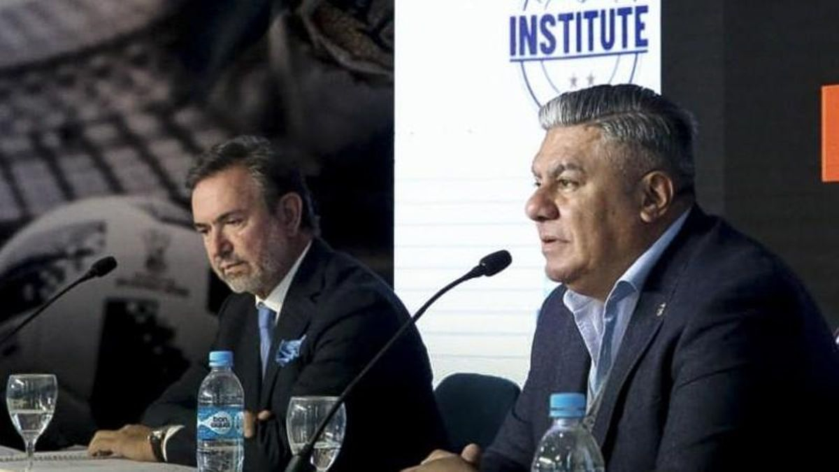 El empresario Guillermo Tofoni (izquierda) denunció la arquitectura financiera de la AFA que preside  Claudio Tapia.