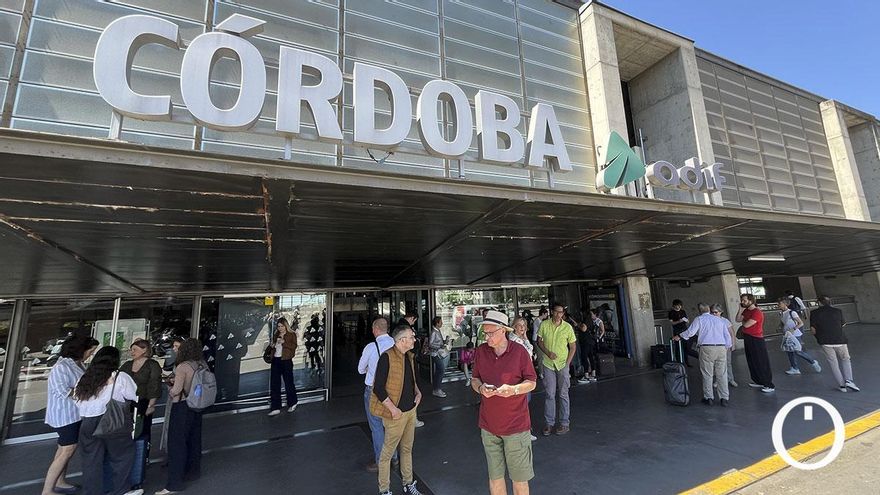 La parada de tren en la avenida de la Igualdad de Córdoba, en el limbo